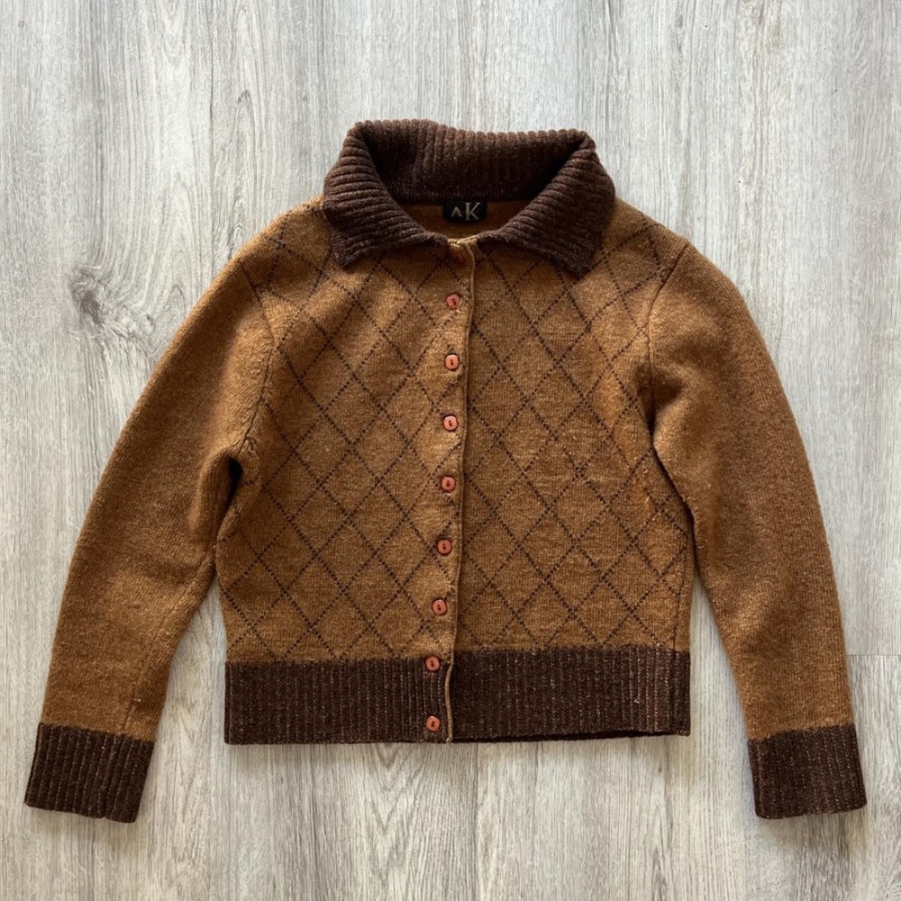 Brown cropped buttoned cardigan